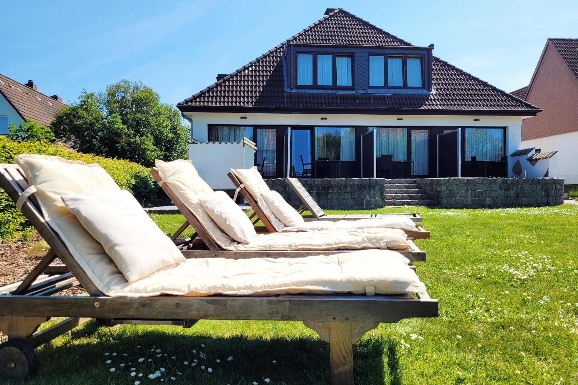 Moderne Maisonette Ferienwohnung Mit Gartenzugang, Nur 7 Gehminuten Zum Strand, Parkplatz & Fahrradunterstellplatz Scharbeutz Kültér fotó